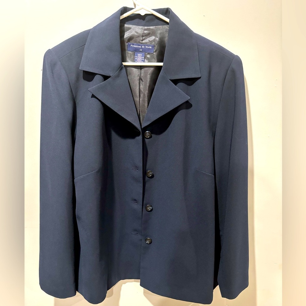 Women’s Navy Blue Button Up Blazzer